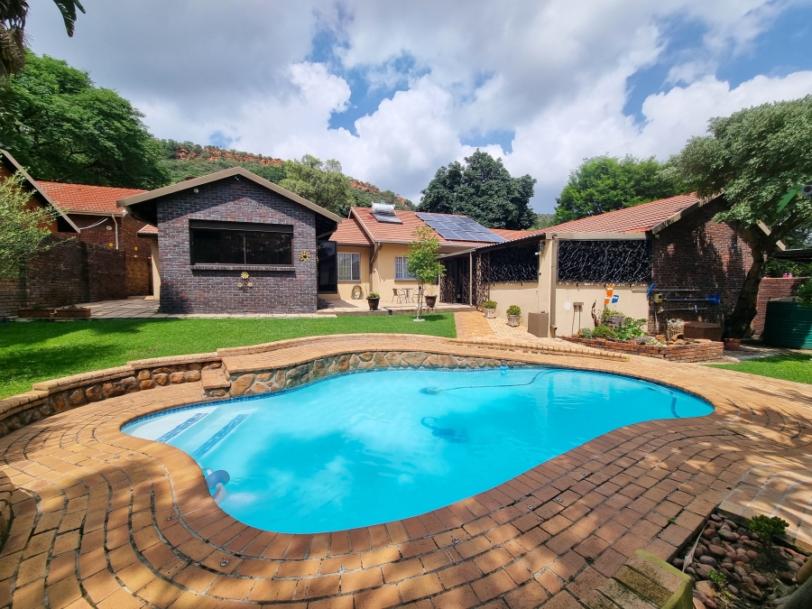 4 Bedroom Property for Sale in Safari Gardens North West